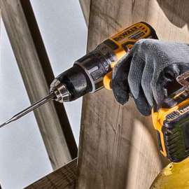 Бесщеточная дрель-шуруповерт Dewalt DCD791P2 в аренду