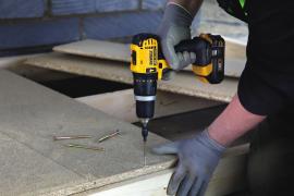 Аккумуляторная дрель-шуруповерт DeWALT DCD 771 C2 в аренду